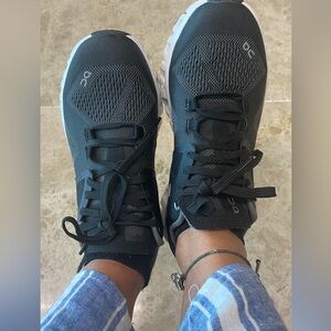 Women’s cloud shoes